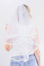 Load image into Gallery viewer, Daisy Trim 90's Bachelorette Party Veil