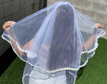 Load image into Gallery viewer, Daisy Trim 90's Bachelorette Party Veil